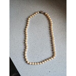 Vintage faux pearl 18 inch necklace